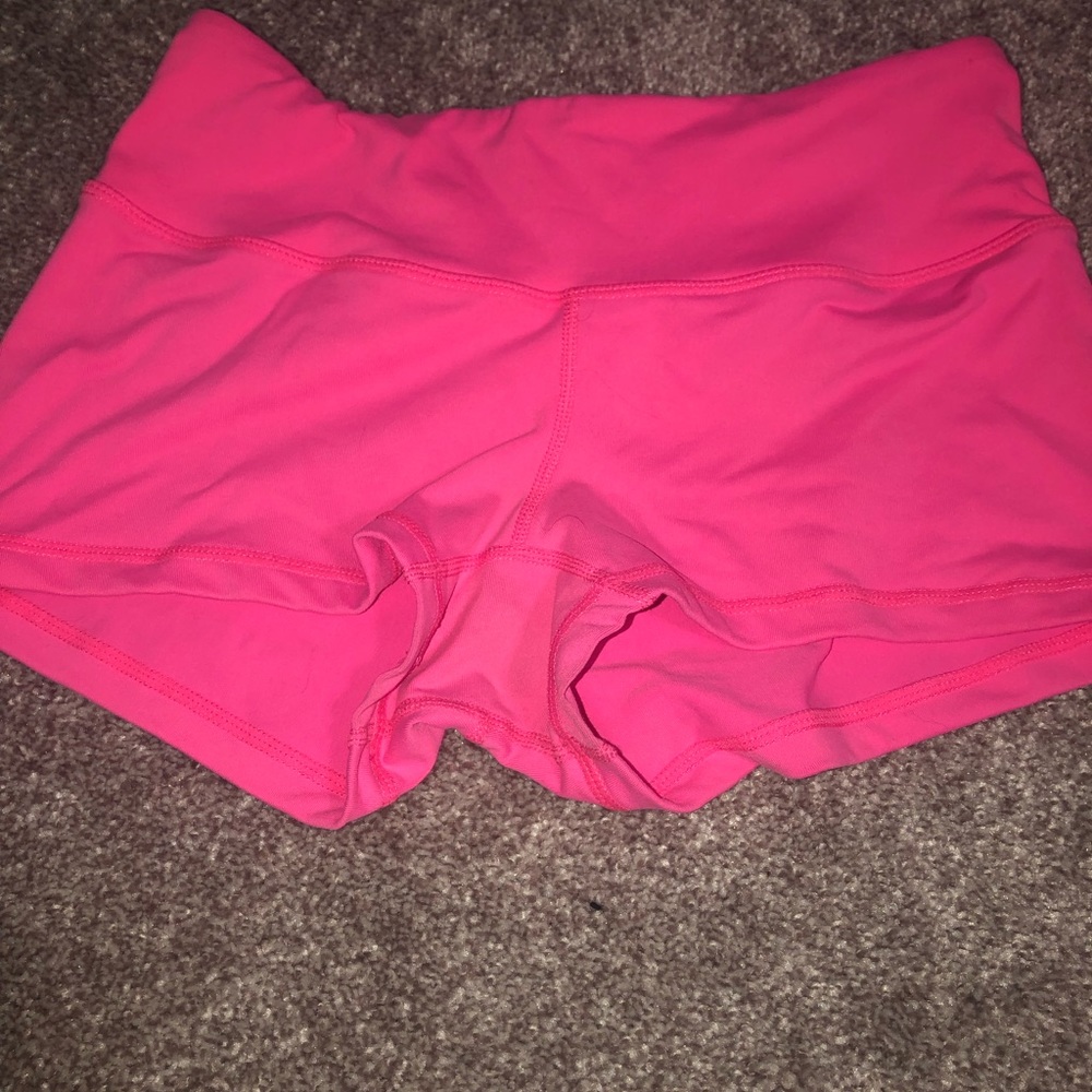 Medium stretch booty shorts